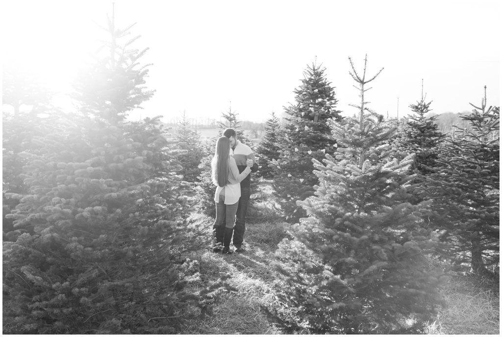 Perfect Christmas Tree Farm_Katie and Zack Engagement Photo_0004